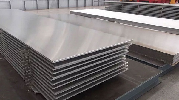 A Guide to Welding Stainless Steel Sheet Metal Safely
